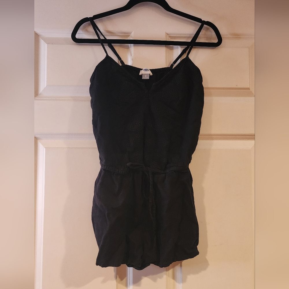 Old Navy black cinched waist sleeveless shorts romper S